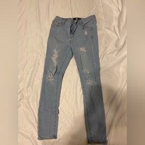 brand new Aéropostale size 8 regular skinny jeans!!